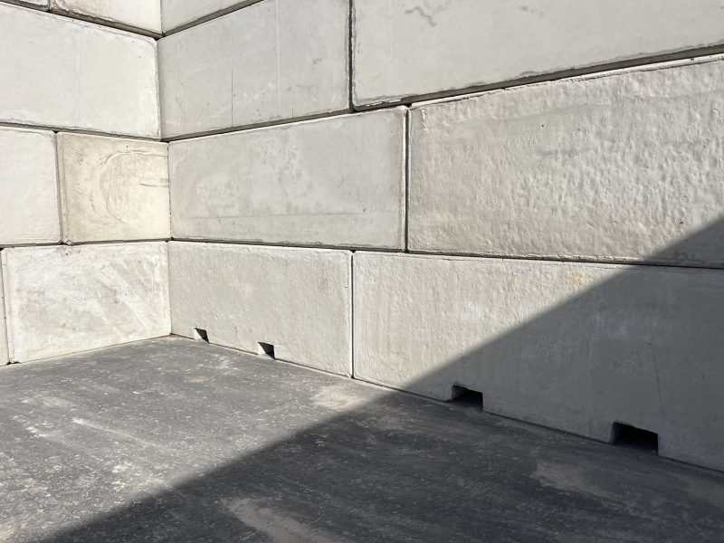 Betonblockstein mit Staplertaschen 180 x 60 x 60 cm – Bild 2